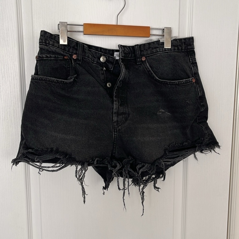 Zara black denim high-rise frayed shorts 4365/205 - Picture 6 of 7